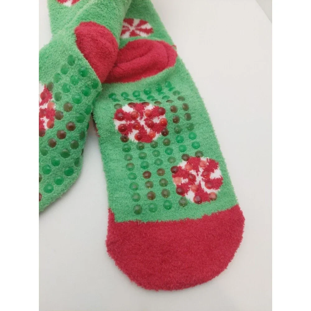 Northeast Outfitters Cozy Cabin Women's Socks Size 5 - 10 Festive Green Gnome